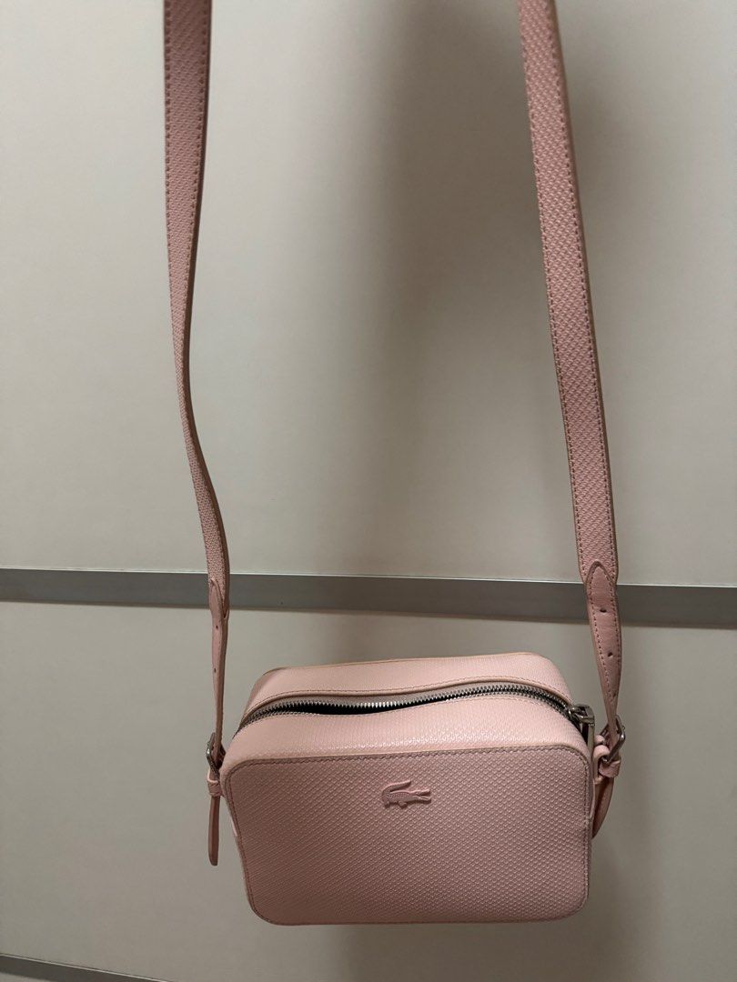 Lacoste bag (Category: Luxury Bags & Wallets) located in Del Monte. Submitted by gshop.ph (Listing ID 1358748786, Image 2). Description: 100% original bought in Lacoste store.