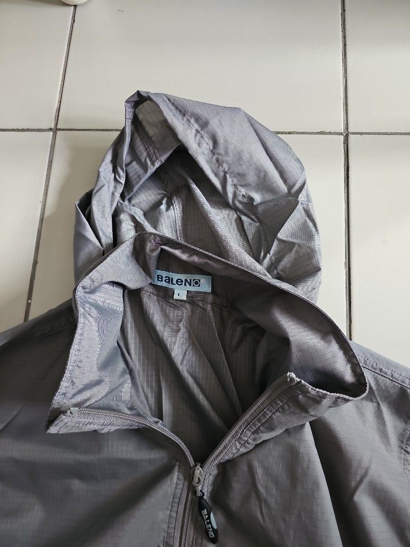 Light jacket (Category: Coats, Jackets and Outerwear) located in Singapore. Submitted by jimb0tan (Listing ID 1358814504, Image 4). Description: Brand new.