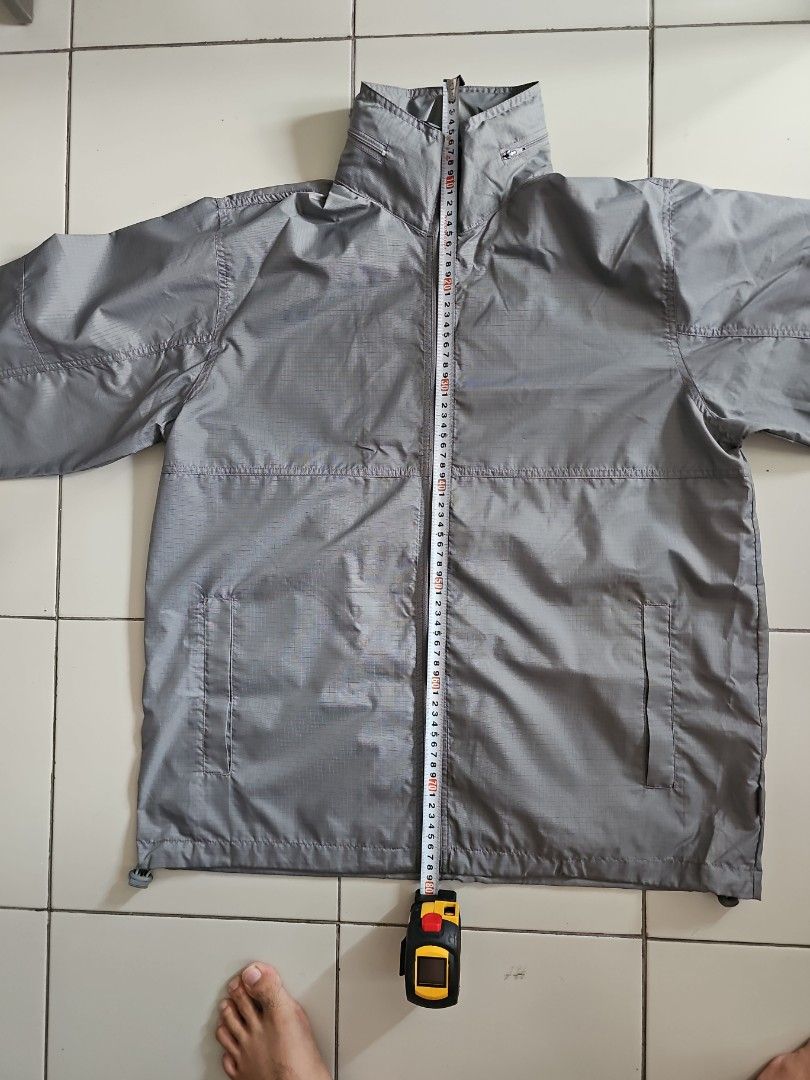 Light jacket (Category: Coats, Jackets and Outerwear) located in Singapore. Submitted by jimb0tan (Listing ID 1358814504, Image 3). Description: Brand new.
