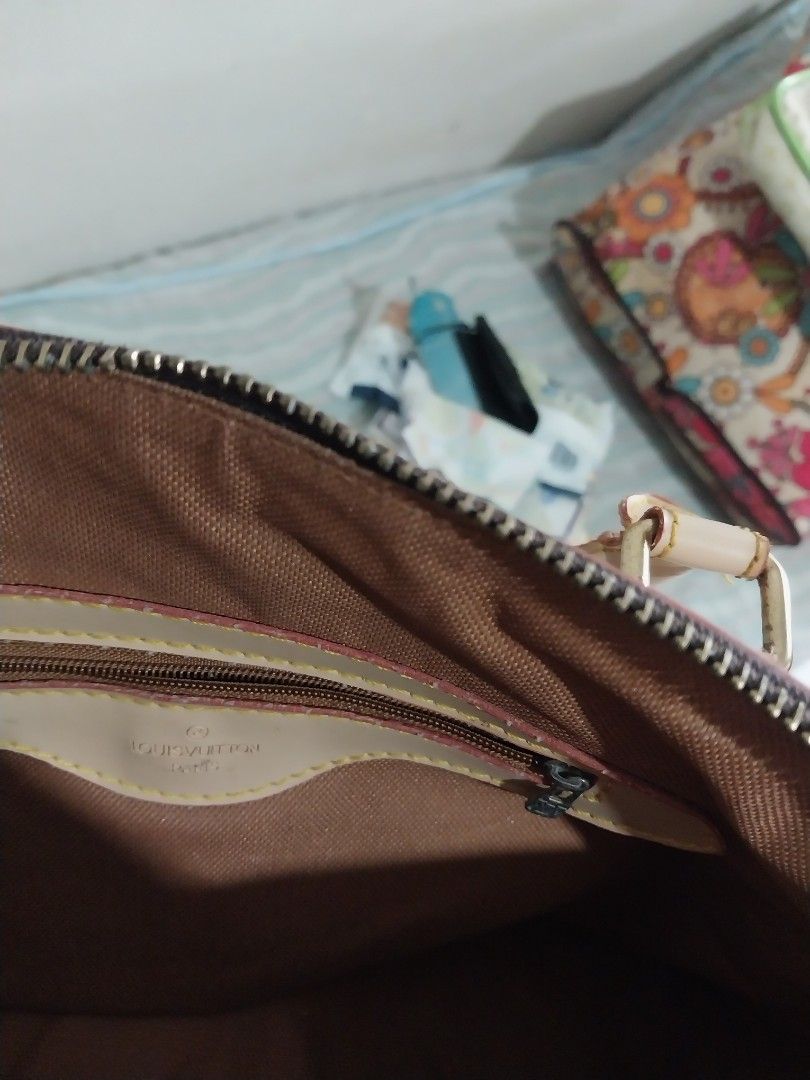 Louis vuitton (Category: Luxury Bags & Wallets) located in Makati City. Submitted by imeea (Listing ID 1358800332, Image 3). Description: preloved bag.gift from saudi.not sure of authenticity.