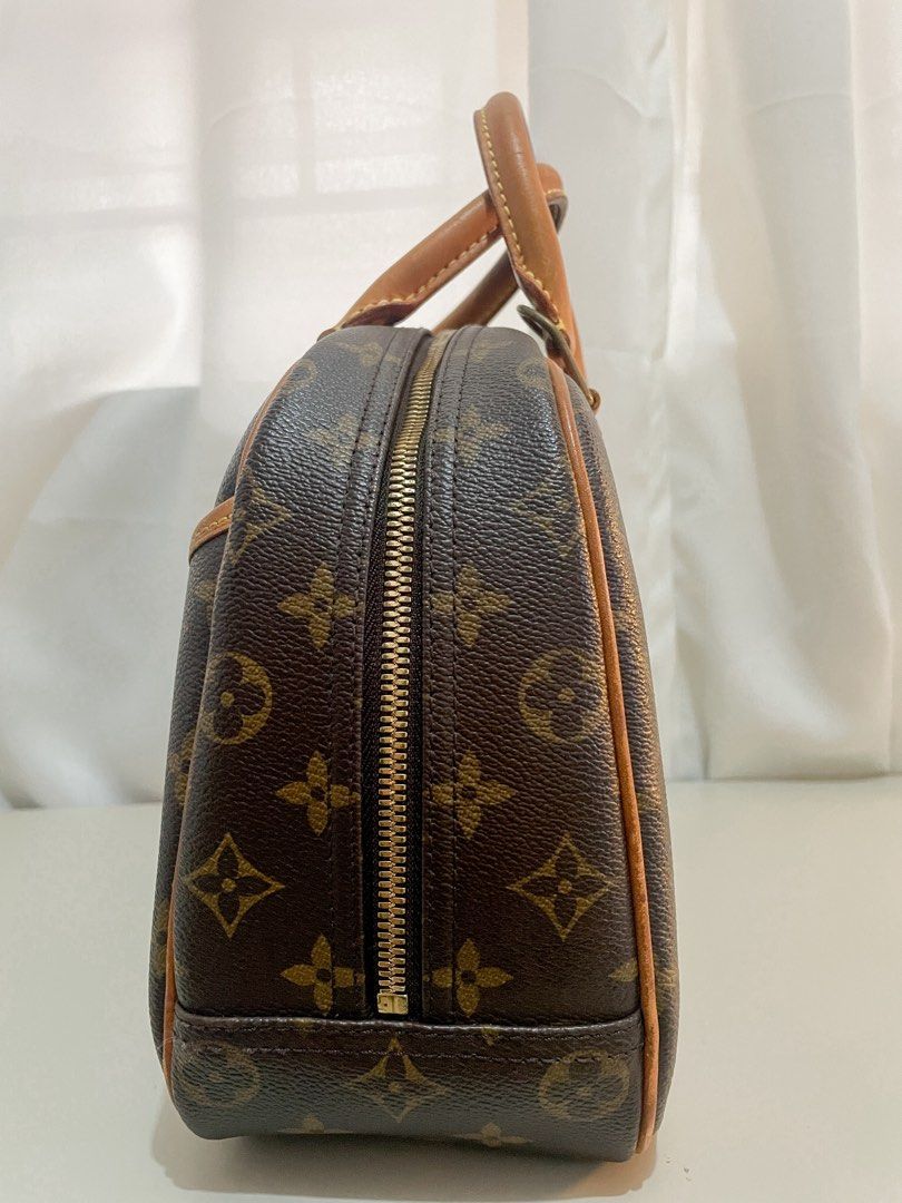 LV TROUVILLE BAG (Category: Luxury Bags & Wallets) located in Manila. Submitted by milamarie (Listing ID 1358820526, Image 3). Description: Classic and vintage (17 yo bag) Vintage bags have different craftmanship and quality compare to their new releases ***** Super roomy and functional bag. Leather is 10/10 Very sturdy Inner part very clean Money back guarantee RFS: Downsizing bag collection🙂 🏷️40k (slightly negotiable for sure buyers) Meet up