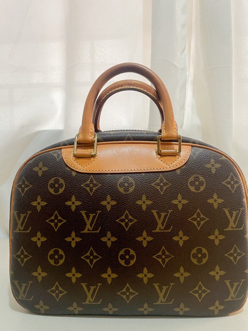 LV TROUVILLE BAG (Category: Luxury Bags & Wallets) located in Manila. Submitted by milamarie (Listing ID 1358820526, Image 2). Description: Classic and vintage (17 yo bag) Vintage bags have different craftmanship and quality compare to their new releases ***** Super roomy and functional bag. Leather is 10/10 Very sturdy Inner part very clean Money back guarantee RFS: Downsizing bag collection🙂 🏷️40k (slightly negotiable for sure buyers) Meet up