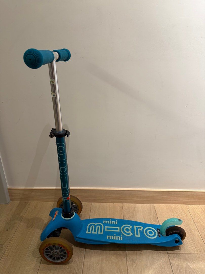 Micro scooter （分類：其他運動配件）位於 Hong Kong。 由 himym18 提交（商品編號 1358879944，圖片 1）。簡介： Micro scooter. Condition as shown in photos. Self pick up in Tung Chung. 。