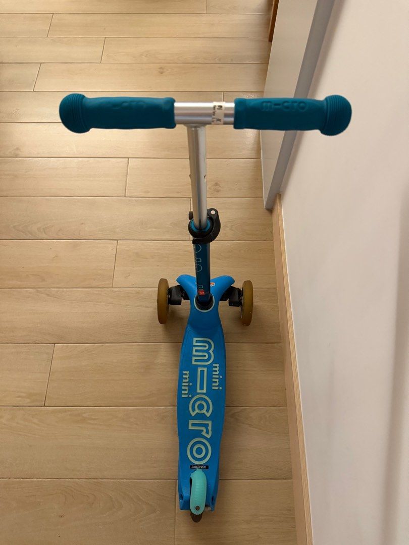 Micro scooter （分類：其他運動配件）位於 Hong Kong。 由 himym18 提交（商品編號 1358879944，圖片 2）。簡介： Micro scooter. Condition as shown in photos. Self pick up in Tung Chung. 。