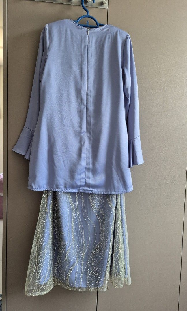 Mini kurung silver (Category: Baju Kurung & sets) located in Sepang. Submitted by azlinwardrobe (Listing ID 1358829607, Image 2). Description: material baju & lining kain : satin tak panas size (inch) shoulder : 14 chest : 34 waist : 24 hip : 38lp length bottom : 37 -38.