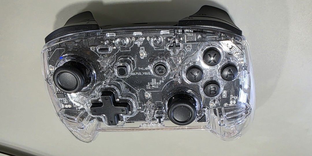 Nintendo Switch Controller (Category: Controllers) located in Singapore. Submitted by hoowelee (Listing ID 1358857785, Image 3). Description: .