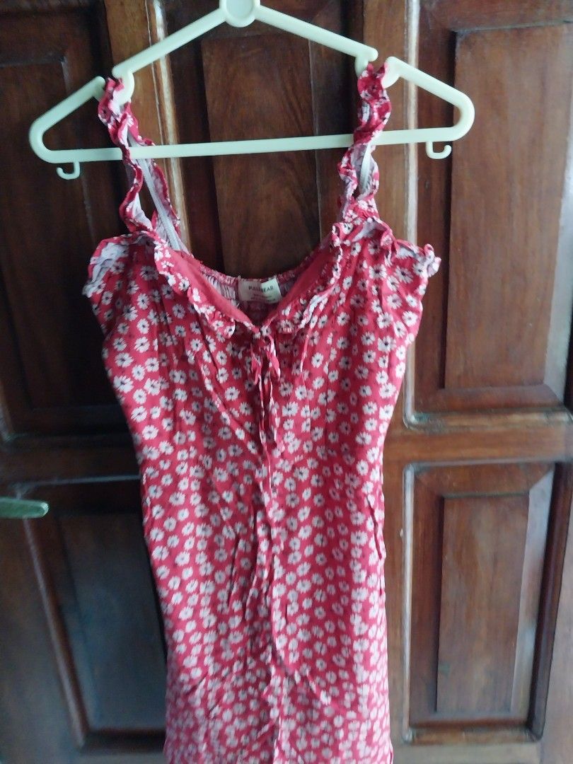 Pull & bear dress (Category: Dresses) located in Makati City. Submitted by imeea (Listing ID 1358763026, Image 1). Description: red mini dress.pull & bear brand from sg..