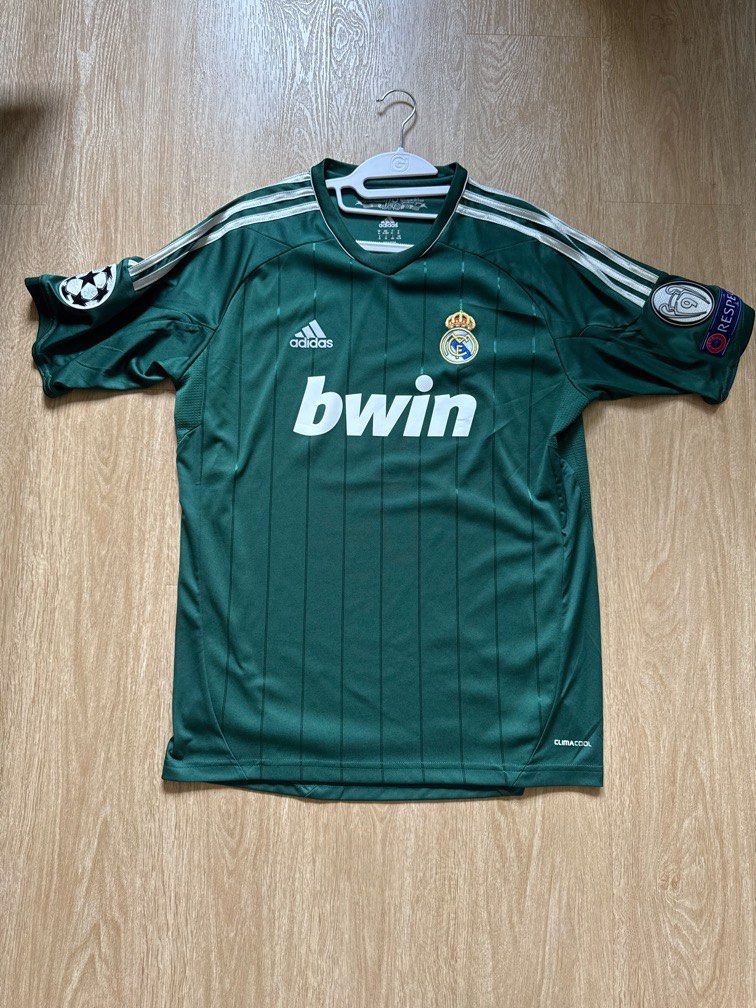 Real Madrid 12/13 Away Jersey (Category: Activewear) located in Singapore. Submitted by LuckyJapGuy (Listing ID 1358770628, Image 1). Description: .