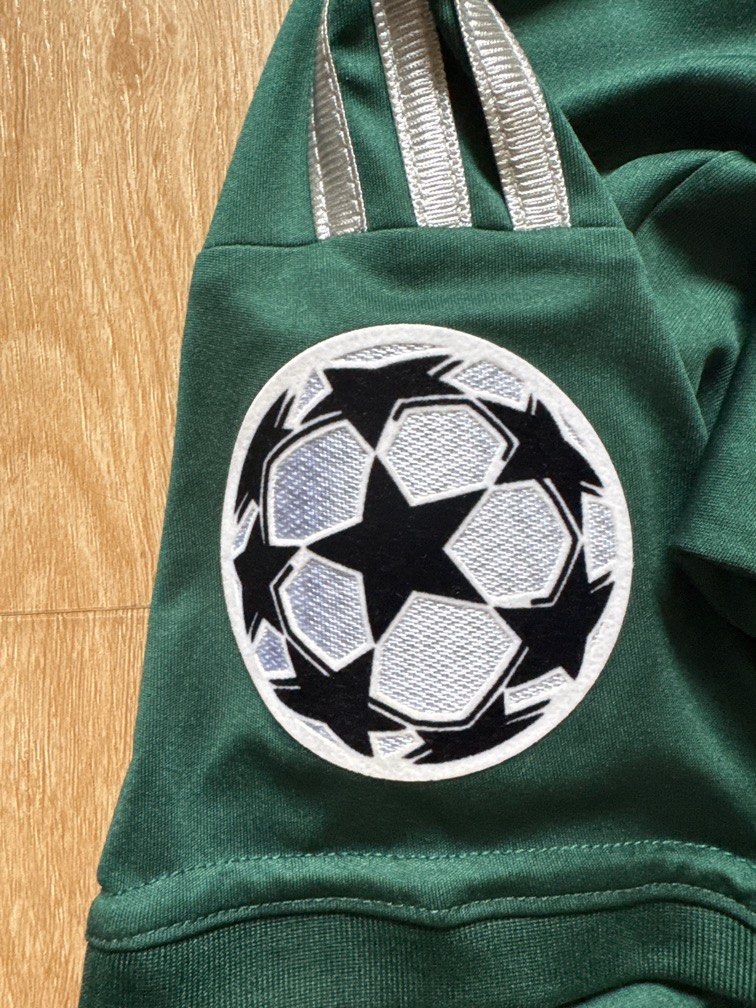 Real Madrid 12/13 Away Jersey (Category: Activewear) located in Singapore. Submitted by LuckyJapGuy (Listing ID 1358770628, Image 2). Description: .