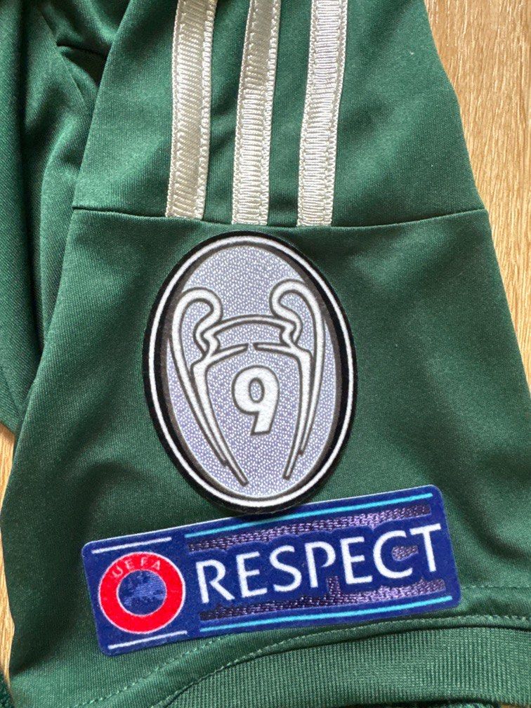 Real Madrid 12/13 Away Jersey (Category: Activewear) located in Singapore. Submitted by LuckyJapGuy (Listing ID 1358770628, Image 3). Description: .