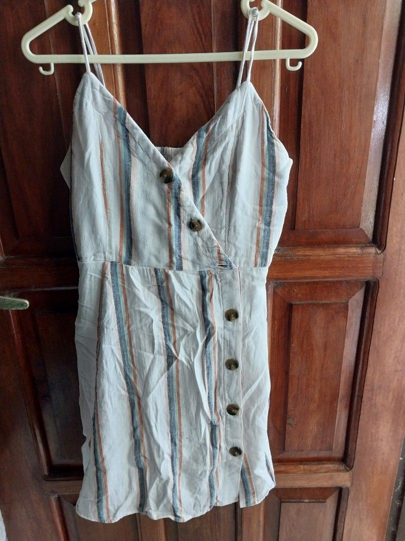 Set summer dress (Category: Dresses) located in Makati City. Submitted by imeea (Listing ID 1358765159, Image 1). Description: all imported items from sg.