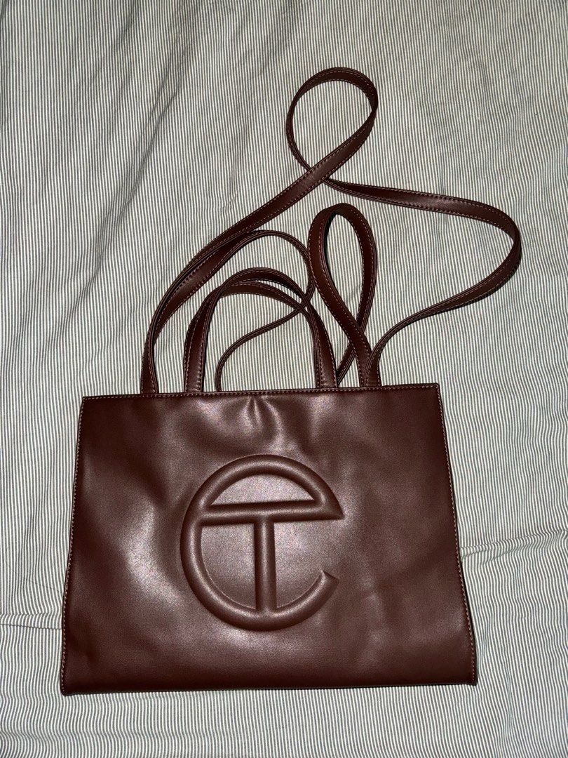 Telfar Shopping Bag Medium Chocolate Brown (Category: Luxury Bags & Wallets) located in Mandaluyong City. Submitted by sushih0pesells (Listing ID 1358889821, Image 1). Description: Telfar Shopping Bag Chocolate Brown Medium Bought for Php 14k+ from HBX Used less than 5x Initially selling for 8k! RFS: Decluttering. I don’t use this anymore..