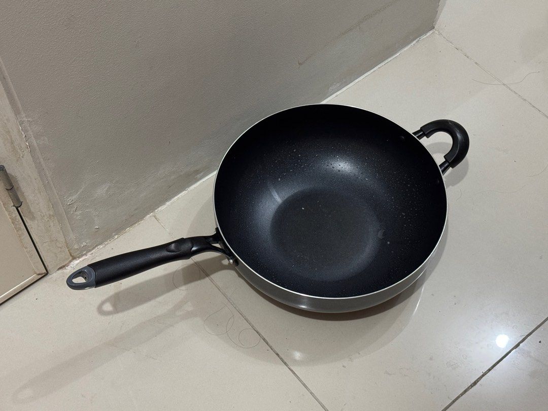 The Perfect Choice 30cm Jumbo Wok (Category: Cookware & Accessories) located in Quezon City. Submitted by _aceys (Listing ID 1358907254, Image 1). Description: .
