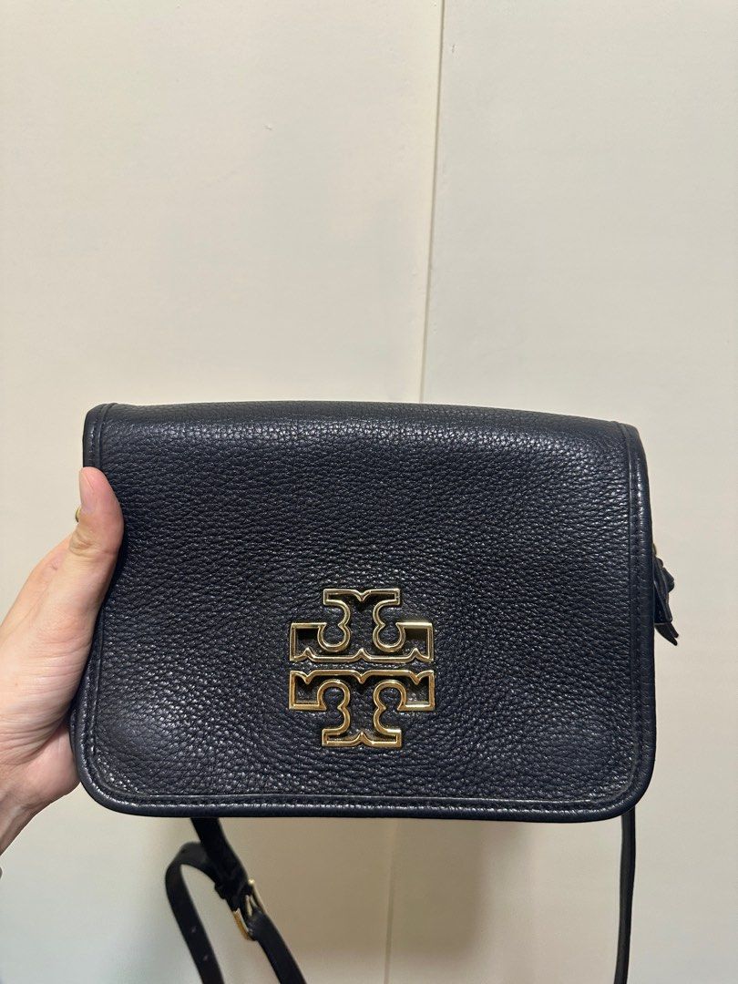 Tory Burch 67293 Britten Combo Crossbody Black (Category: Luxury Bags & Wallets) located in Valenzuela. Submitted by rrnoazoro (Listing ID 1358834377, Image 1). Description: Tory Burch 67293 Britten Combo Crossbody Black RFS: Rarely used, not a fan of small bags. Does not include brand authentication cards, as it was purchased online (see last photo for the shop). Already had some signs of use when bought, so it’s good for day to day wear. 🚫 NO 