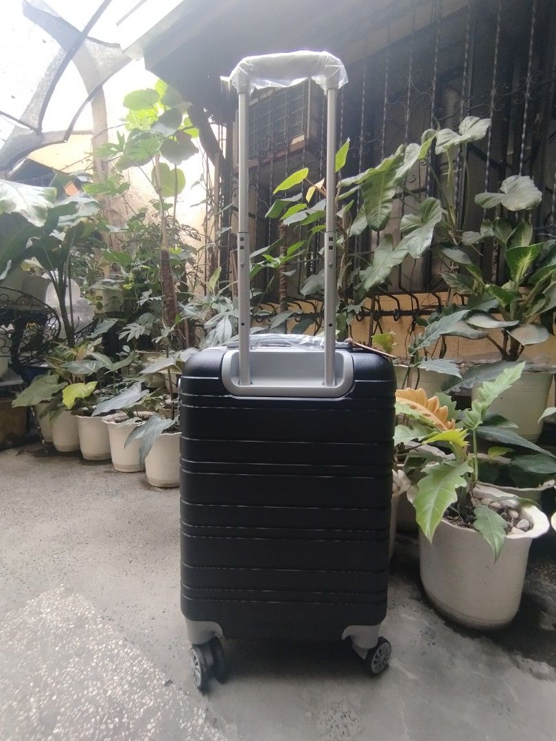 Travel Basic hard case luggage CARRY ON (Category: Luggage) located in Manila. Submitted by geastoystoreatbp (Listing ID 1358789037, Image 3). Description: hand carry color black.