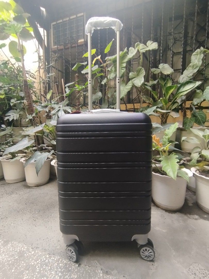 Travel Basic hard case luggage CARRY ON (Category: Luggage) located in Manila. Submitted by geastoystoreatbp (Listing ID 1358789037, Image 1). Description: hand carry color black.