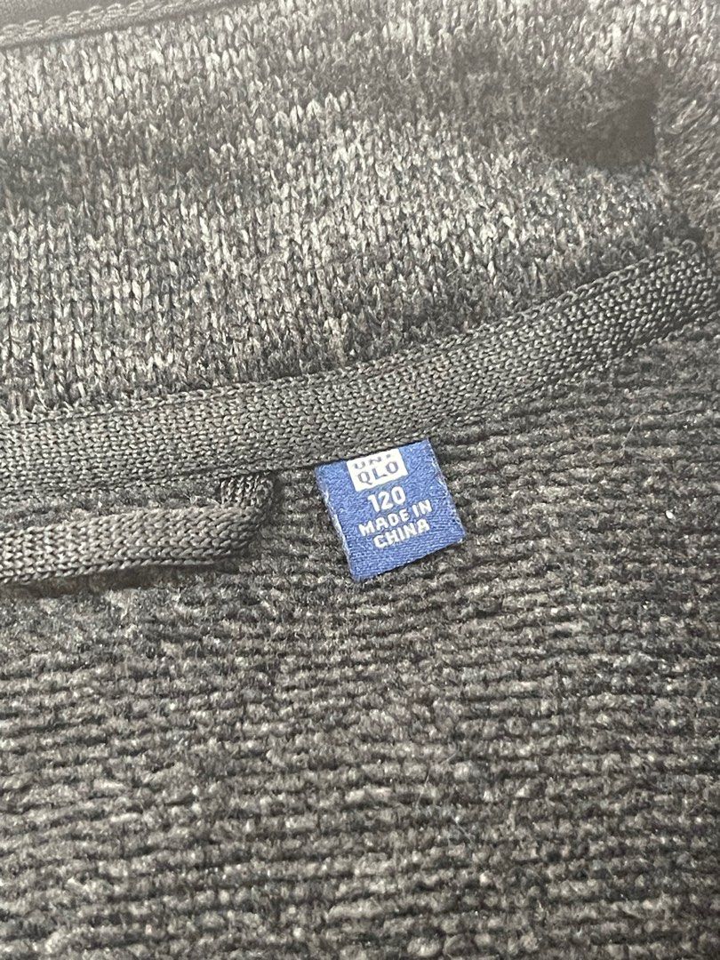Uniqlo Jacket size 120 (Category: Babies & Kids Fashion) located in Paranaque City. Submitted by AnZStorecellent (Listing ID 1358927220, Image 2). Description: Size 120 Uniqlo Jacket Color Black Exact Measurement on Photo.