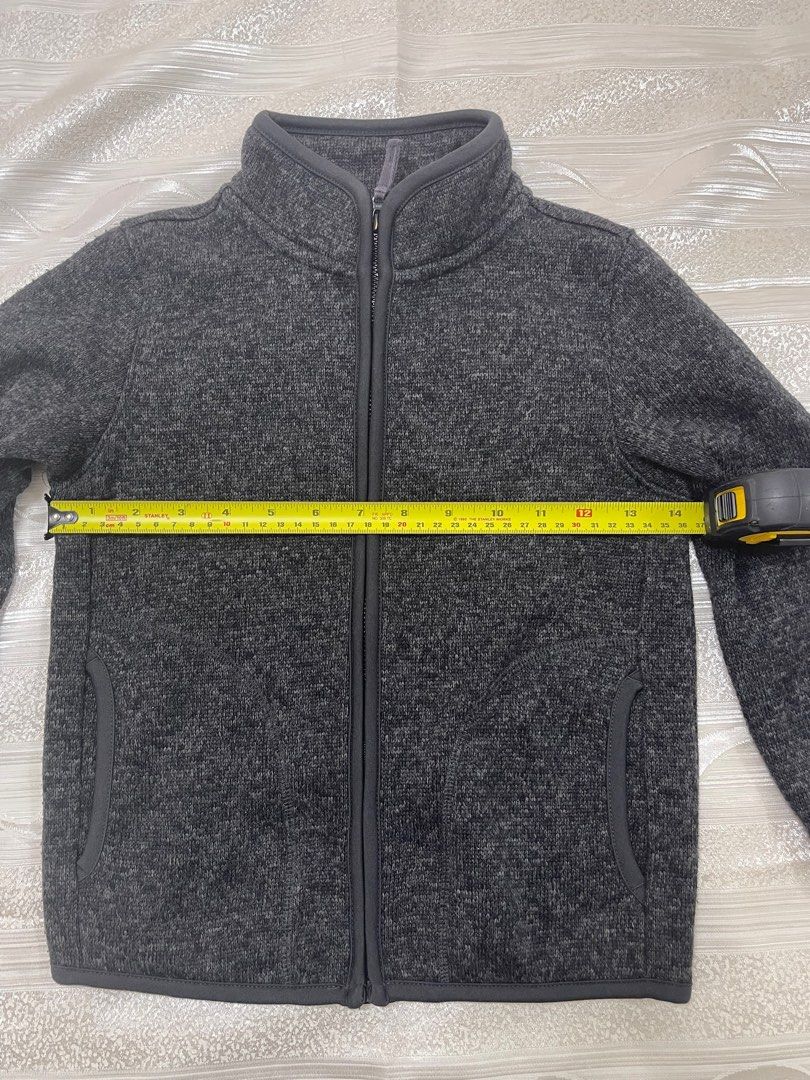 Uniqlo Jacket size 120 (Category: Babies & Kids Fashion) located in Paranaque City. Submitted by AnZStorecellent (Listing ID 1358927220, Image 3). Description: Size 120 Uniqlo Jacket Color Black Exact Measurement on Photo.