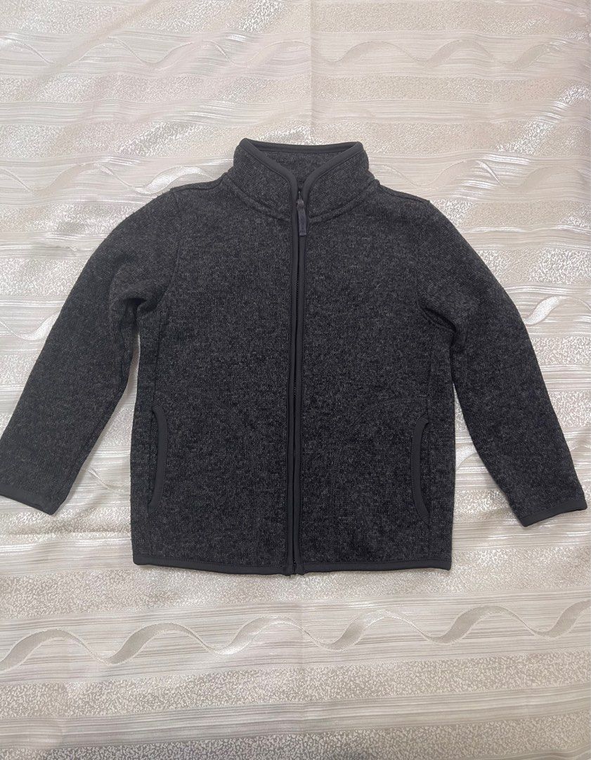 Uniqlo Jacket size 120 (Category: Babies & Kids Fashion) located in Paranaque City. Submitted by AnZStorecellent (Listing ID 1358927220, Image 1). Description: Size 120 Uniqlo Jacket Color Black Exact Measurement on Photo.