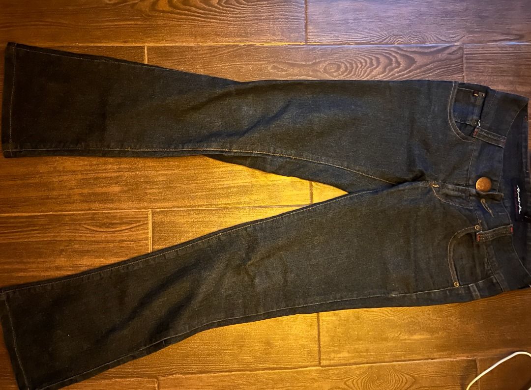 Vintage Low waist Flare Pants (Category: Jeans) located in Paranaque City. Submitted by consumptionqueen18 (Listing ID 1358751193, Image 2). Description: Vintage jeans waist : 30 .