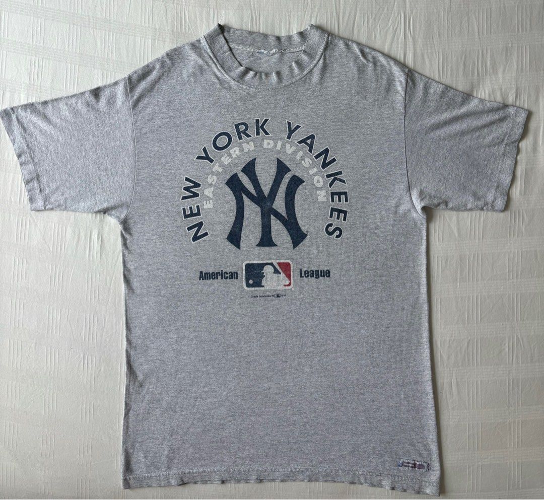 Vintage MLB new york yankees t shirt tee (Category: Tshirts & Polo Shirts) located in Singapore. Submitted by thevtgvoyage (Listing ID 1358780356, Image 1). Description: ptp 20" length 29" tag is missing .
