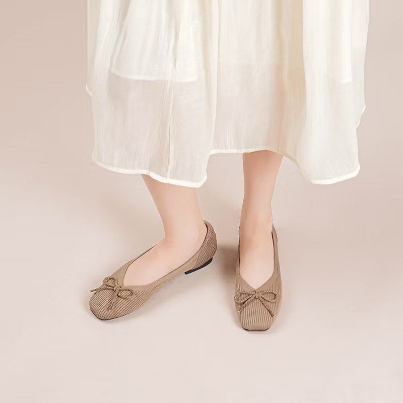 Vivaia inspired flat shoes beige size 37 (Category: Flats & Sandals) located in Makati City. Submitted by krsst (Listing ID 1358865218, Image 1). Description: ✨Available for same day delivery within MM ✨ Super comfy to wear doll shoes with padding ✨ Fits size 7 ✨ bought in s app for 750php 🫶 never worn, just tried but its not my size 📍poblacion, makati #luvearth.