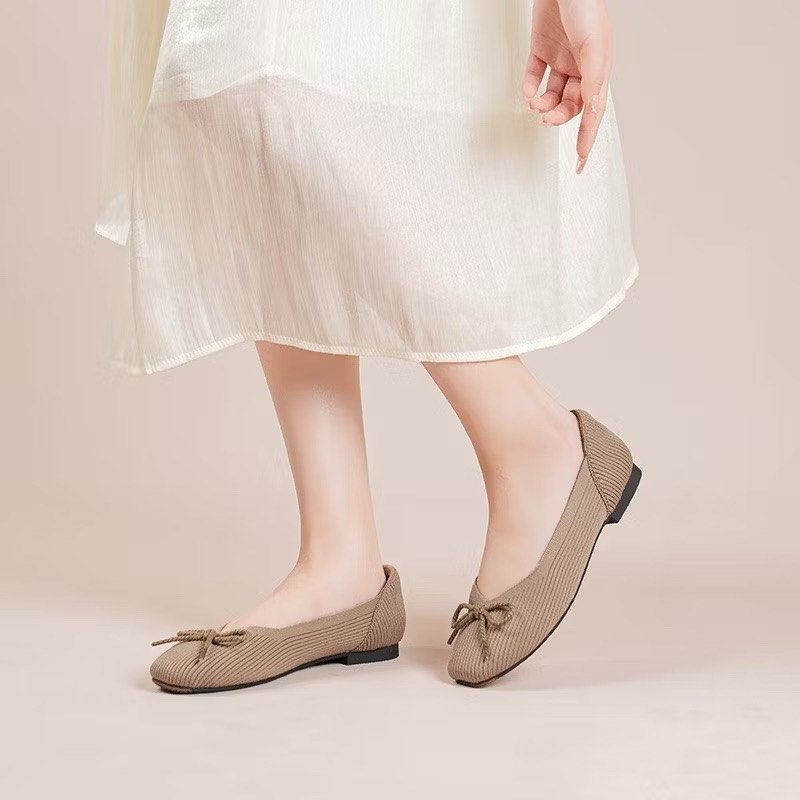 Vivaia inspired flat shoes beige size 37 (Category: Flats & Sandals) located in Makati City. Submitted by krsst (Listing ID 1358865218, Image 3). Description: ✨Available for same day delivery within MM ✨ Super comfy to wear doll shoes with padding ✨ Fits size 7 ✨ bought in s app for 750php 🫶 never worn, just tried but its not my size 📍poblacion, makati #luvearth.