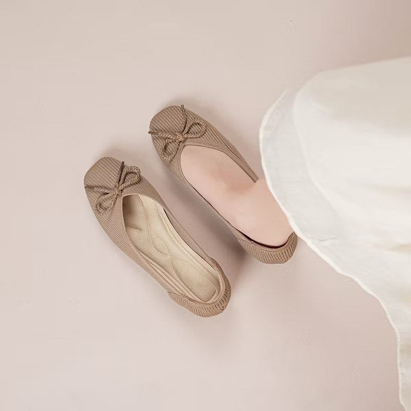 Vivaia inspired flat shoes beige size 37 (Category: Flats & Sandals) located in Makati City. Submitted by krsst (Listing ID 1358865218, Image 2). Description: ✨Available for same day delivery within MM ✨ Super comfy to wear doll shoes with padding ✨ Fits size 7 ✨ bought in s app for 750php 🫶 never worn, just tried but its not my size 📍poblacion, makati #luvearth.