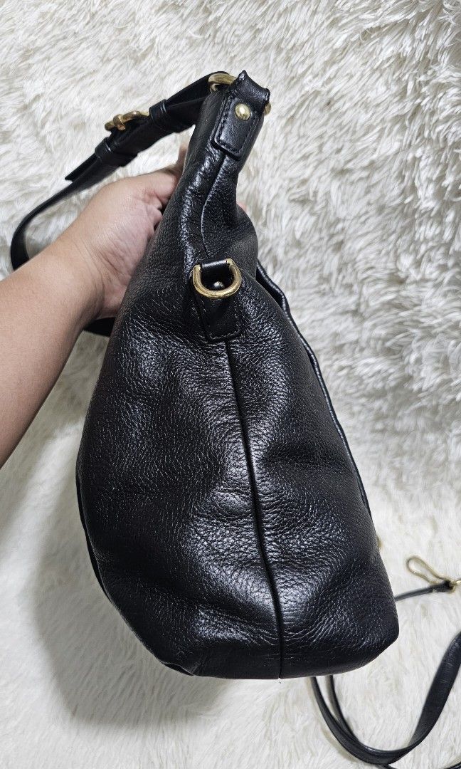 AUTHENTIC COACH 21762 (Category: Luxury Bags & Wallets) located in Bulacan. Submitted by misyeljane (Listing ID 1358955801, Image 3). Description: AUTHENTIC COACH 2 WAY BAG MADE IN VIETNAM (Naputol na yung Silicon Tag) MINIMAL SIGNS OF USAGE (SEE PHOTOS) RUBBER LINING NOT PERFECT MAY TARNISH IBANG PART NG HARDWARE. Style no: 21762 PM FOR MORE INFO..