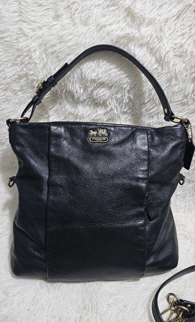 AUTHENTIC COACH 21762 (Category: Luxury Bags & Wallets) located in Bulacan. Submitted by misyeljane (Listing ID 1358955801, Image 1). Description: AUTHENTIC COACH 2 WAY BAG MADE IN VIETNAM (Naputol na yung Silicon Tag) MINIMAL SIGNS OF USAGE (SEE PHOTOS) RUBBER LINING NOT PERFECT MAY TARNISH IBANG PART NG HARDWARE. Style no: 21762 PM FOR MORE INFO..