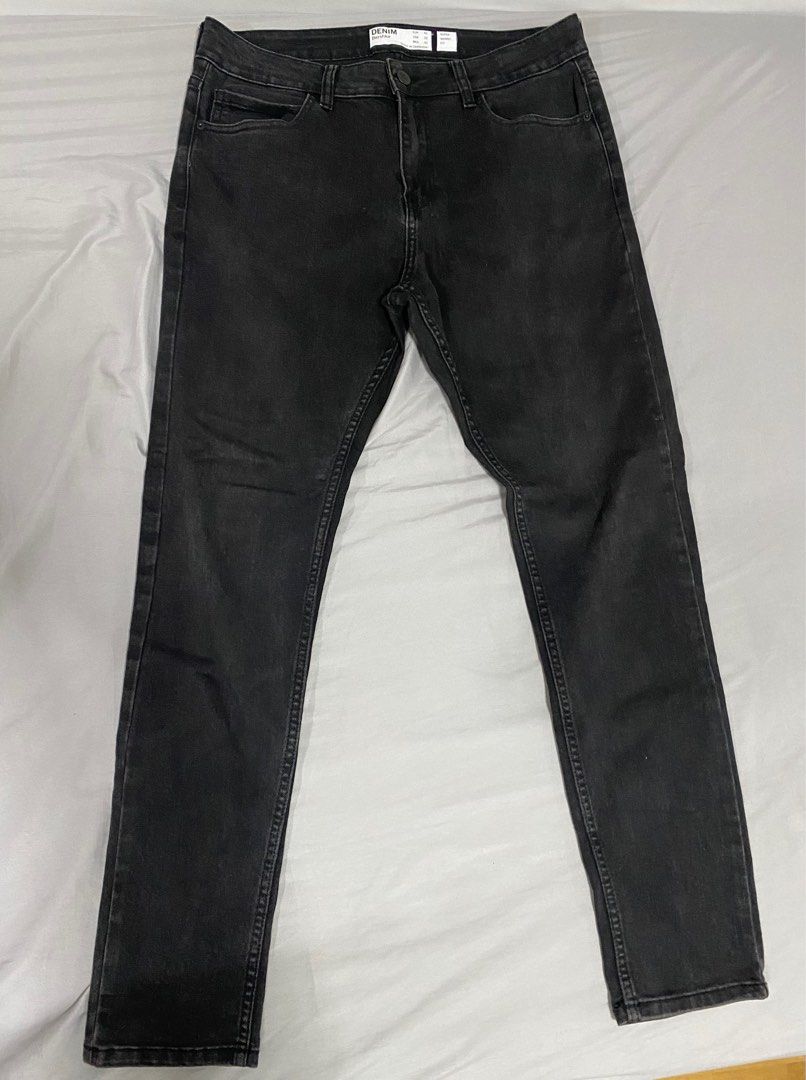 Bershka Denim Pants (Category: Jeans) located in Mandaluyong City. Submitted by jeromeeasy (Listing ID 1359017007, Image 1). Description: Authentic 💯 Bershka Denim Super Skinny Fit Pants Size USA 32/ EUR 42 Lightly used only, no issues or discolaration Great condition Additional pics and dimensions can be provided upon request Price is slightly negotiable (wag mahiya magtanong or magoffer 🤍) Mandaluyong loc MOP: Gcash or Metrobank Lalamove 24/7