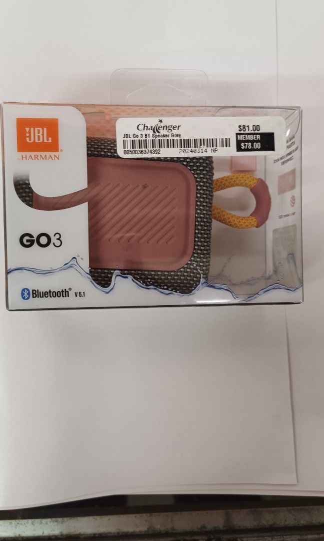 Bluetooth Speaker (Category: Soundbars, Speakers & Amplifiers) located in Singapore. Submitted by hweeaseng (Listing ID 1358998521, Image 2). Description: New set, sell below market price..