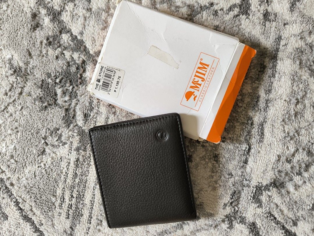 Brandnew McJim Leather Wallet (Category: Wallets & Card Holders) located in Paranaque City. Submitted by PepperC (Listing ID 1358951754, Image 2). Description: Brandnew Nasira lang box but item wala damage 1,199.75 orig price selling for 650 only Pick up Amvel Mansions Parañaque Shipping: Lalamove or J&T (shoulder by buyer).