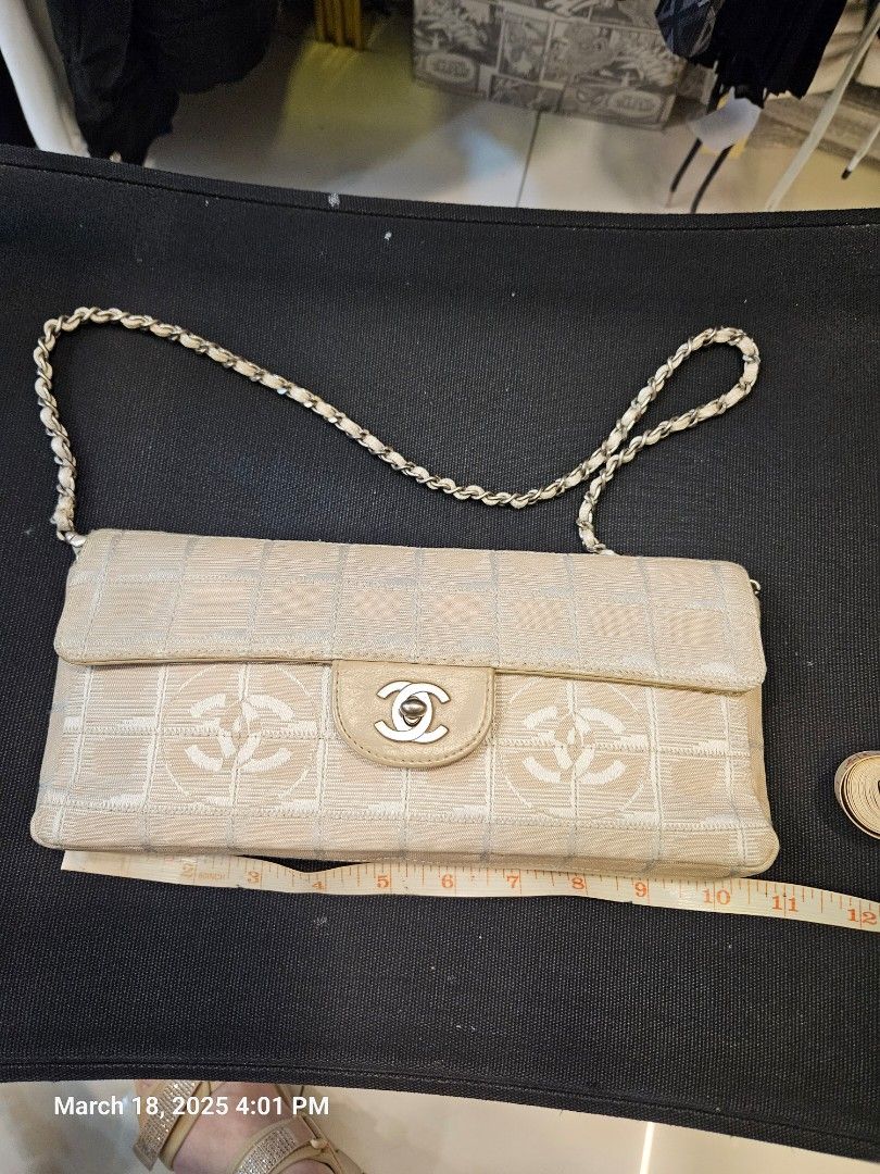 Chanel nude flap shoulder bag original (Category: Luxury Bags & Wallets) located in San Juan City. Submitted by rmdeclutter (Listing ID 1335278497, Image 3). Description: disposing my bags.