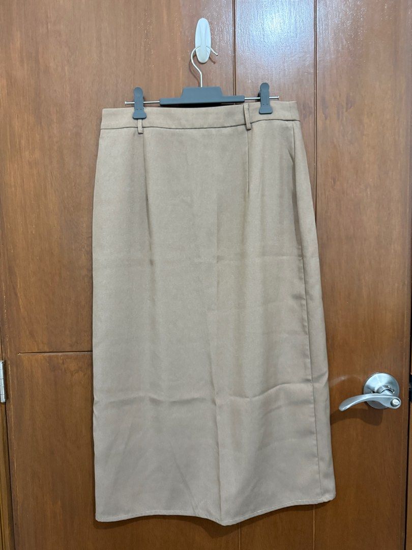 CIDER Camel Midi Skirt (Category: Skirts) located in Pasay City. Submitted by nh.declutter (Listing ID 1359030216, Image 2). Description: PLEASE READ: - Posted price is LAST PRICE. Lowballers will not be entertained. - No when worn pictures. - Item color may vary slightly due to lighting. - All items LISTED WITH BRANDS are GUARANTEED AUTHENTIC and bought by the seller either from the website of the said brand or from the mall. PRODUCT DETAILS: - 