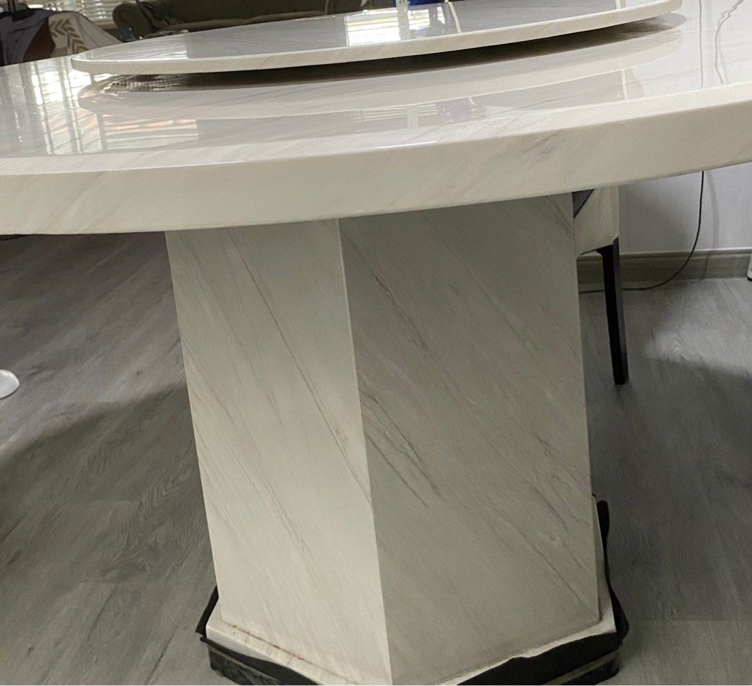 Dining Table (Category: Tables & Sets) located in Kuala Lumpur. Submitted by aishucle (Listing ID 1359022220, Image 1). Description: .