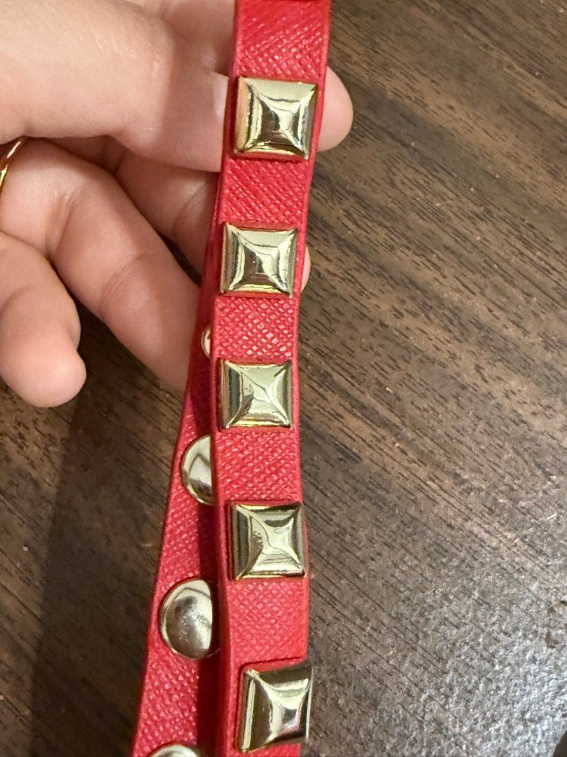 DKNY wallet and clutch (Category: Luxury Bags & Wallets) located in San Juan City. Submitted by Diary.of.a.hoarder (Listing ID 1358961467, Image 3). Description: Used 1-2x only then stored. Like new condition.