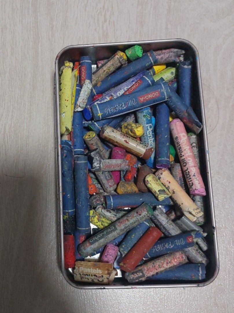 dual tip markers and assorted oil pastel (Category: Craft Supplies & Tools) located in Manila. Submitted by meowiemeowiez (Listing ID 1359041336, Image 2). Description: oil pastel brands - pentel, dong-a, cray-pas markers (24pcs)- touch (never used) 100php for both 60php - markers only 60php - pastels only.