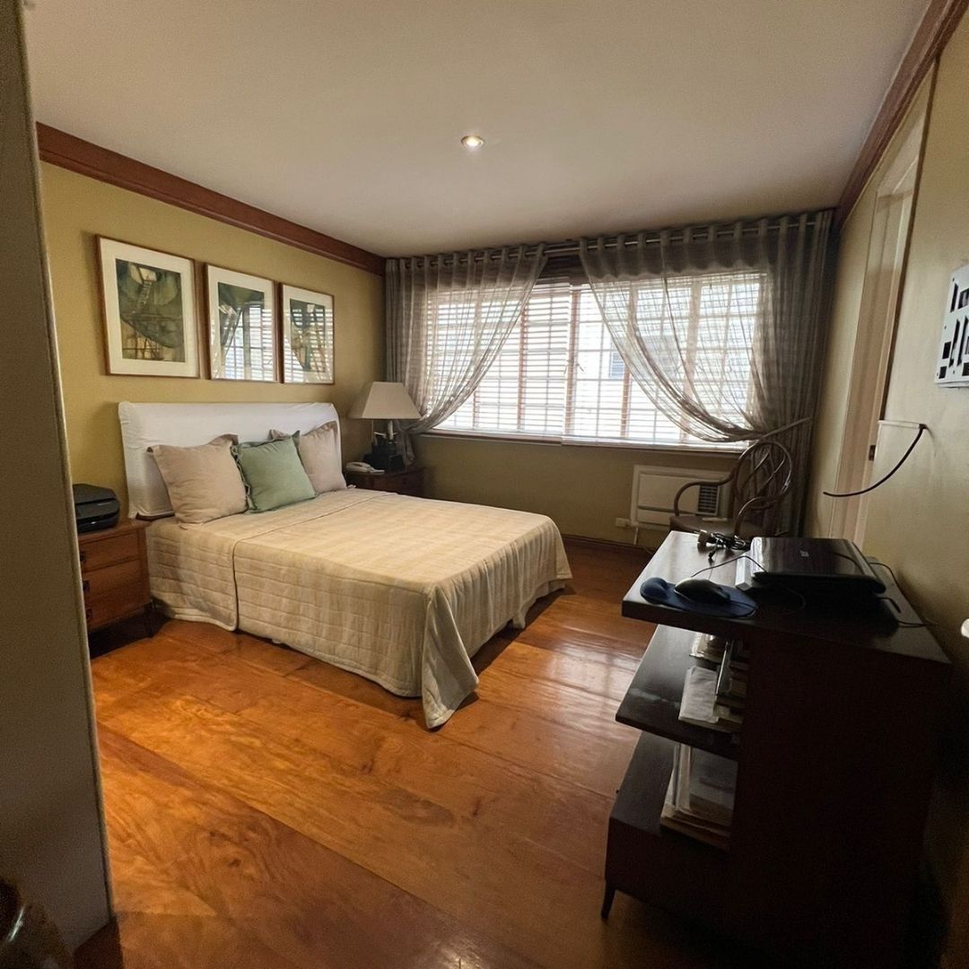 FOR SALE: Townhouse in Valle Verde (Category: Townhouse) located in Quezon City. Submitted by julielim_propertiesph (Listing ID 1359030833, Image 3). Description: REPRICED! Valle Verde Townhouse FA: 251.01 3 bedrooms with 2 T&B Powder Room Attic with T&B Maid’s room Laundry area Lanai Not tumbok Not perimeter Not faultline Asking Price: PHP48M.