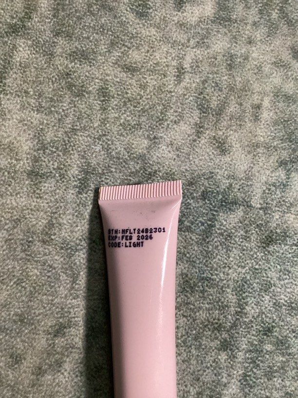 foundation bihan code light (Category: Makeup) located in Batu Pahat. Submitted by page4thrift (Listing ID 1359091532, Image 2). Description: pakai sekali je .