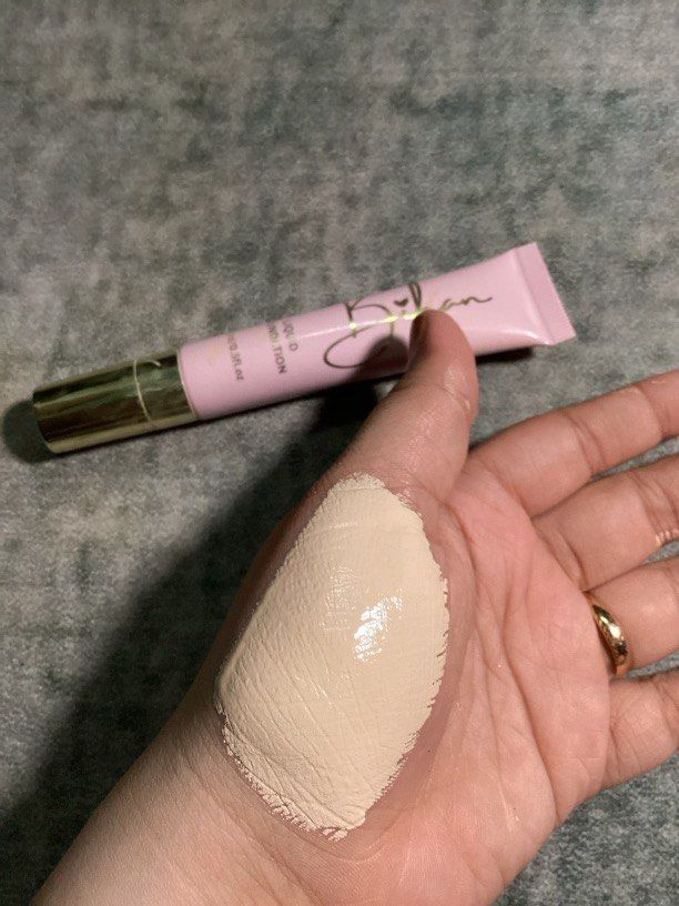 foundation bihan code light (Category: Makeup) located in Batu Pahat. Submitted by page4thrift (Listing ID 1359091532, Image 3). Description: pakai sekali je .