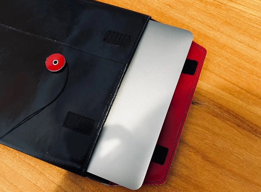 Freitag F402 Sleeve for laptop 12/13吋黑色電腦/IPAD包, 電腦