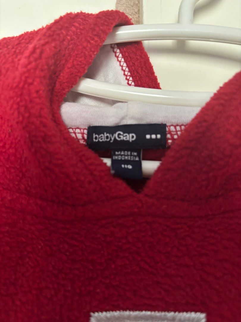 GAP jacket for baby girl (Category: Babies & Kids Fashion) located in Paranaque City. Submitted by DPreloved_Online (Listing ID 1359117114, Image 3). Description: 8/10 condition Needs cleaning For 2-3yrs old.