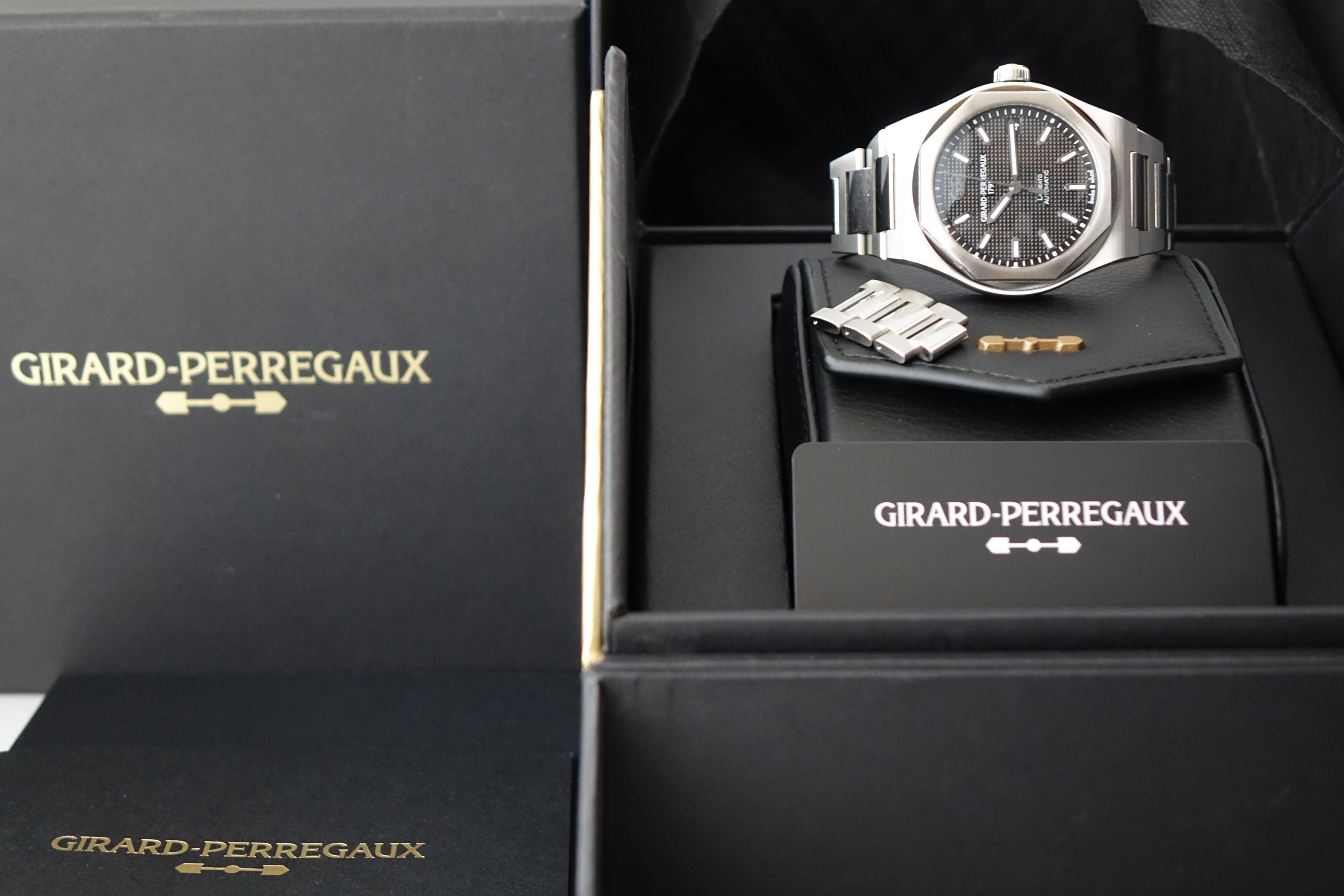 Girard-Perregaux Laureato 81010-11-634-11A black dial full set, Luxury ...