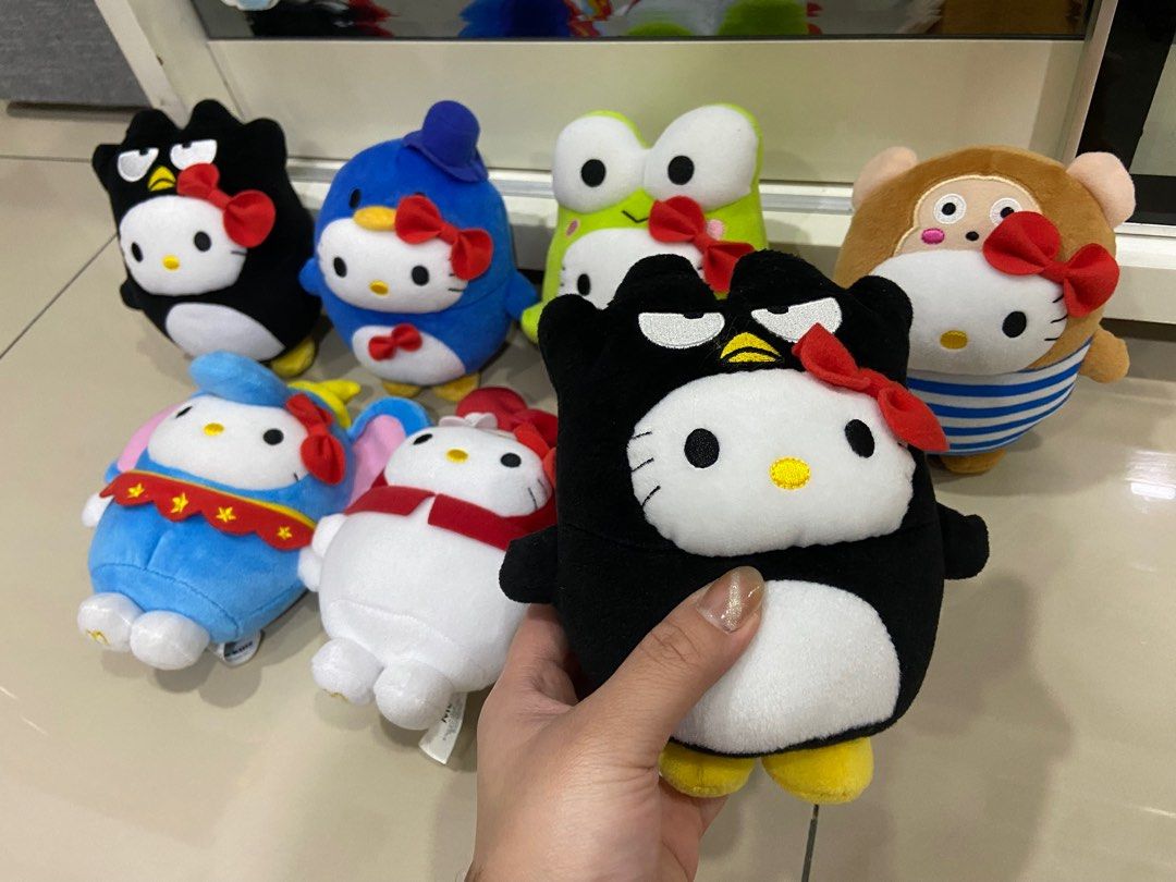 Hello Kitty (Category: Designer & Blind Box Toys) located in Kuala Lumpur. Submitted by joeykhei (Listing ID 1358935939, Image 3). Description: One set Self collect at Cheras, Permaisuri Shipping fees pay by own.