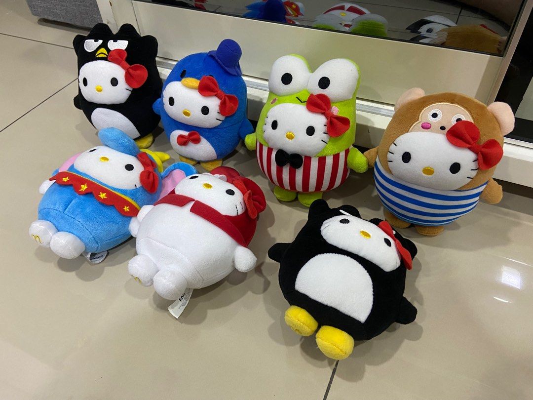 Hello Kitty (Category: Designer & Blind Box Toys) located in Kuala Lumpur. Submitted by joeykhei (Listing ID 1358935939, Image 2). Description: One set Self collect at Cheras, Permaisuri Shipping fees pay by own.