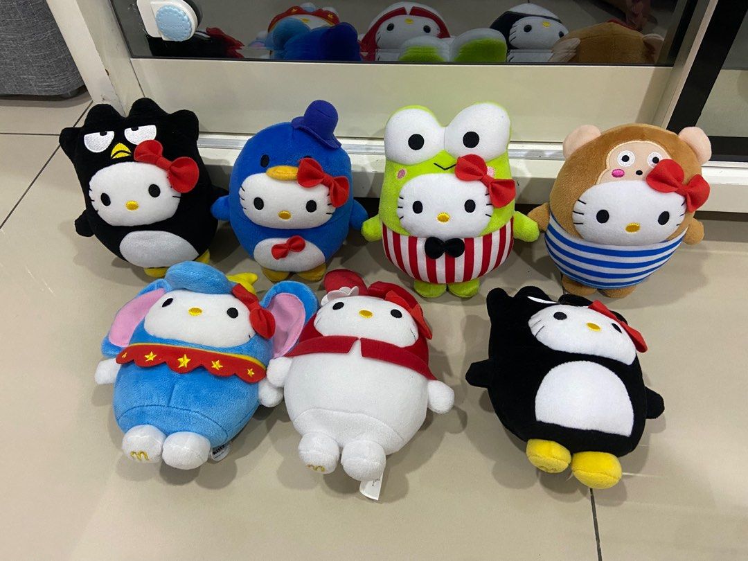 Hello Kitty (Category: Designer & Blind Box Toys) located in Kuala Lumpur. Submitted by joeykhei (Listing ID 1358935939, Image 1). Description: One set Self collect at Cheras, Permaisuri Shipping fees pay by own.
