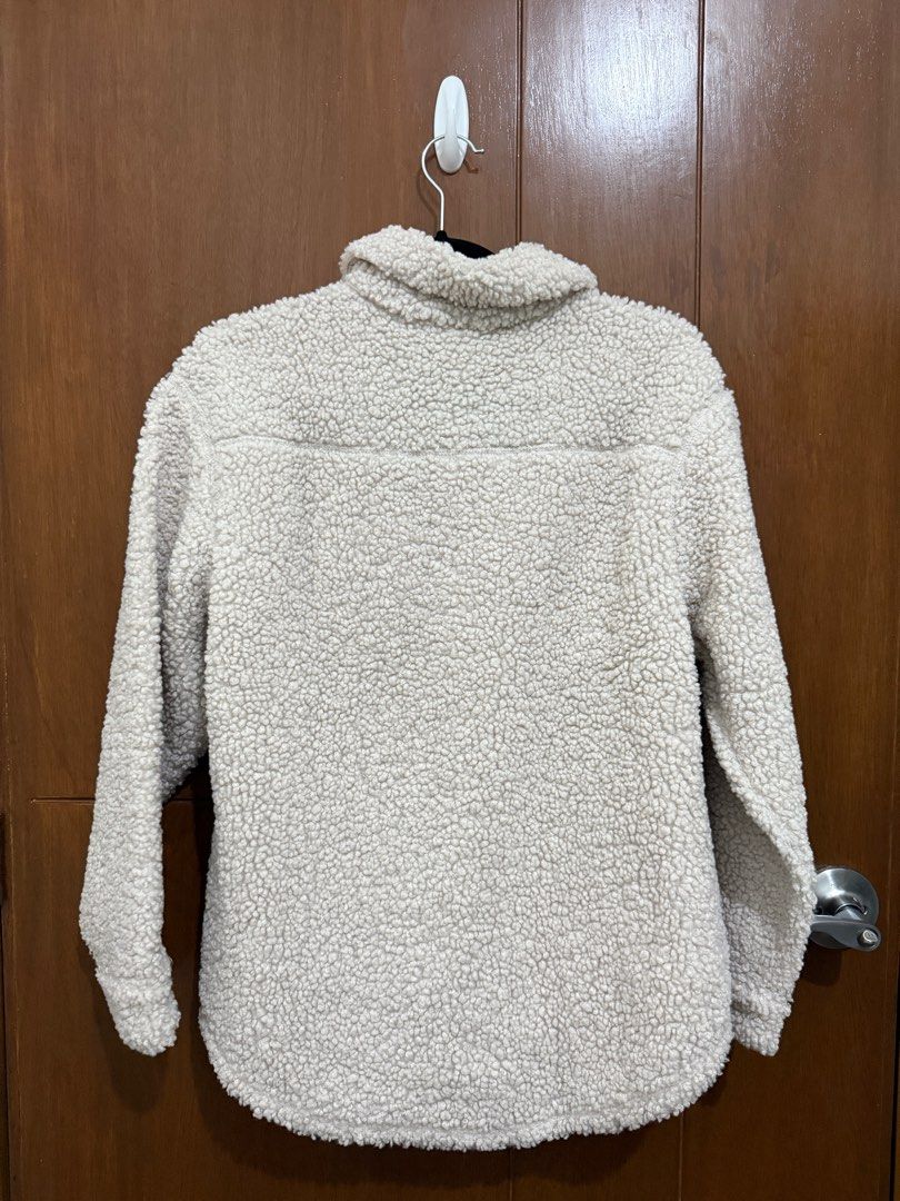 H&M Faux Shearling Jacket (Category: Coats, Jackets and Outerwear) located in Pasay City. Submitted by nh.declutter (Listing ID 1359052990, Image 2). Description: PLEASE READ: - Posted price is LAST PRICE. Lowballers will not be entertained. - No when worn pictures. - Item color may vary slightly due to lighting. - All items LISTED WITH BRANDS are GUARANTEED AUTHENTIC and bought by the seller either from the website of the said brand or from the 