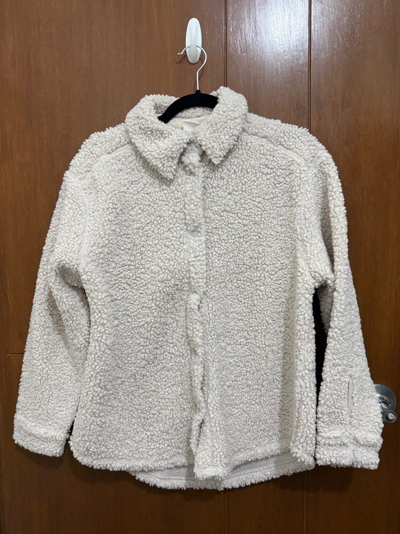 H&M Faux Shearling Jacket (Category: Coats, Jackets and Outerwear) located in Pasay City. Submitted by nh.declutter (Listing ID 1359052990, Image 1). Description: PLEASE READ: - Posted price is LAST PRICE. Lowballers will not be entertained. - No when worn pictures. - Item color may vary slightly due to lighting. - All items LISTED WITH BRANDS are GUARANTEED AUTHENTIC and bought by the seller either from the website of the said brand or from the 