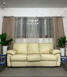 Imported Genuine Leather  Calia Brand Beige Hiback Sofa from Japan
P17,800 Only
78x34x33in
Calia Brand
Hiback 
Big n Bulky
3- 4 Seater 
Genuine Leather
Clean n Sanitized
Ready to Use 
Super Comfy
Walang sag
Walang lubog
Makapal ang Foam
Heavy duty